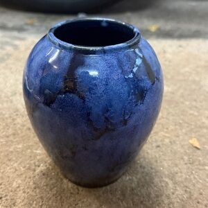 1920'S BRUSH MCCOY COBALT BLUE ONYX ART POTTERY VASE